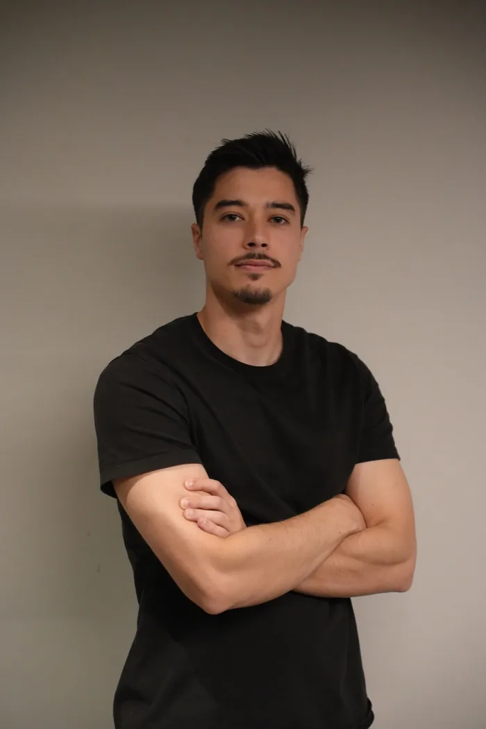 Javi, fisioterapeuta y entrenador, fundador de FisioFit
